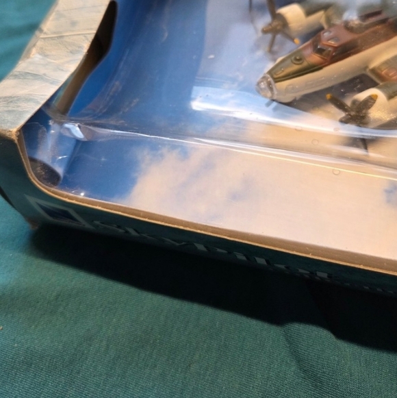 SkyPilot Collection Model Airplane - Picture 3 of 5